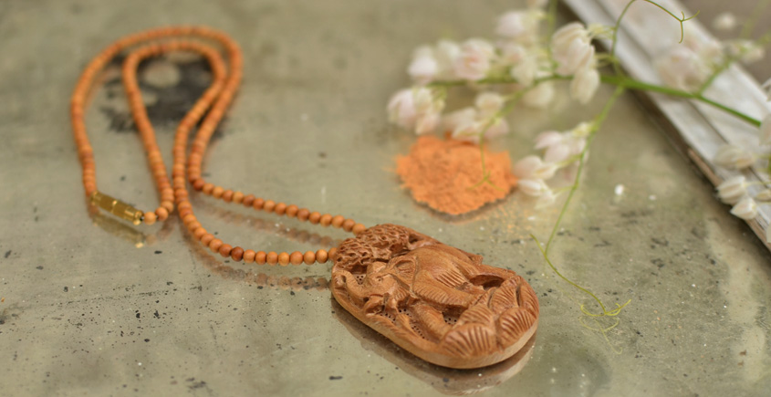 Kadam ♣ Wooden Neckpieces { v }